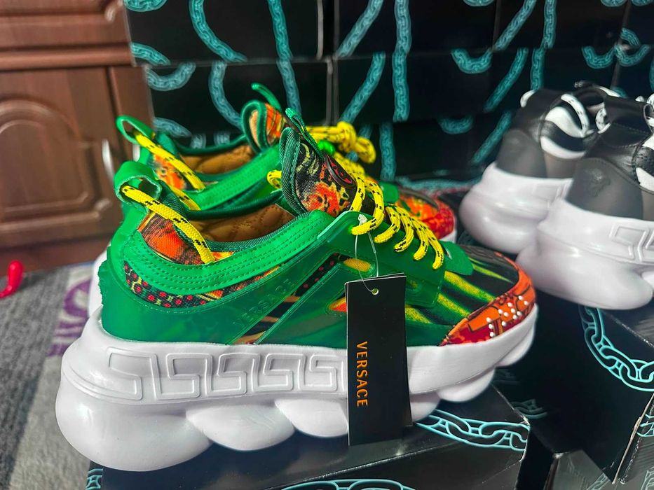 Versace Chain Reaction
