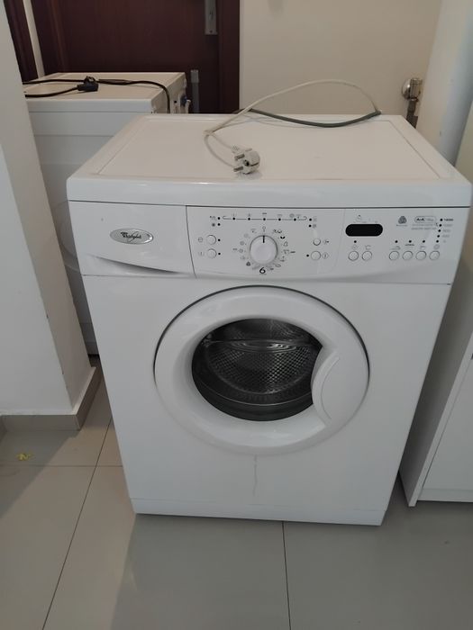 Vînd mașina  spălat  Whirpoo citiți anunțul cu atenție!!!