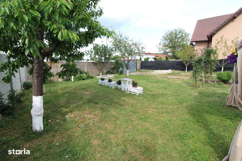Vând casă P+M în Hunedoara, zona Micro3-Altex, teren 1413mp, f.s. 17m