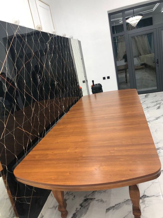 Стол для зала без стульев