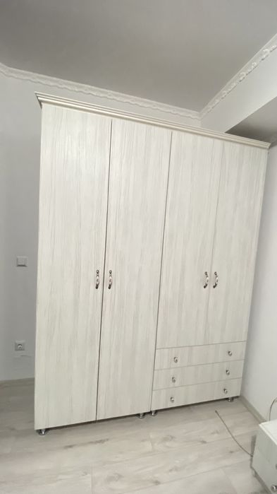 Vând mobila dormitor