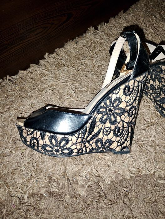 Черни дантелени сандали