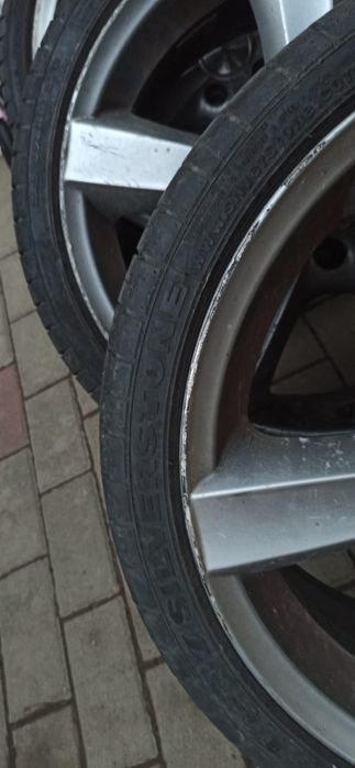 Vand jenti cu cauciucuri vara 225 35 18 si 275 40 2