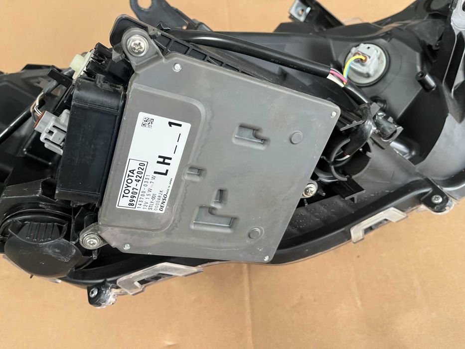 Ляв фар Тойота Рав4 2019/2023 Toyota Rav4