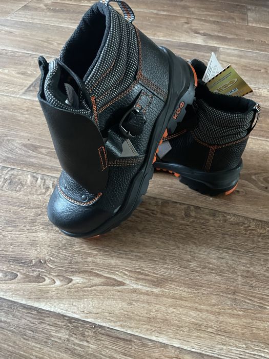 Продам рабочие ботинки 39 размер