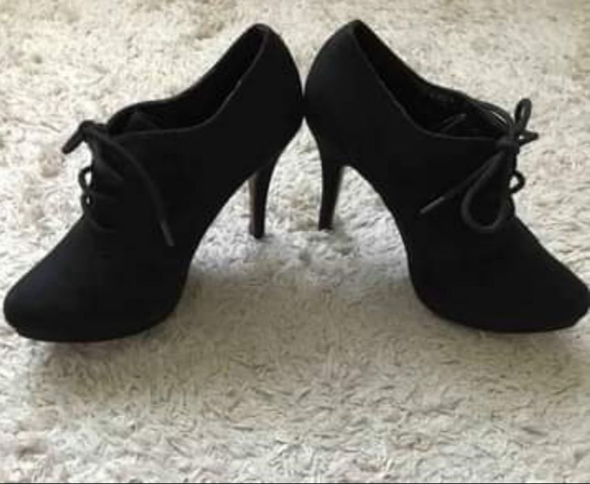 Pantofi marimea 37-38 diferite modele - 100 ron 3 perechi