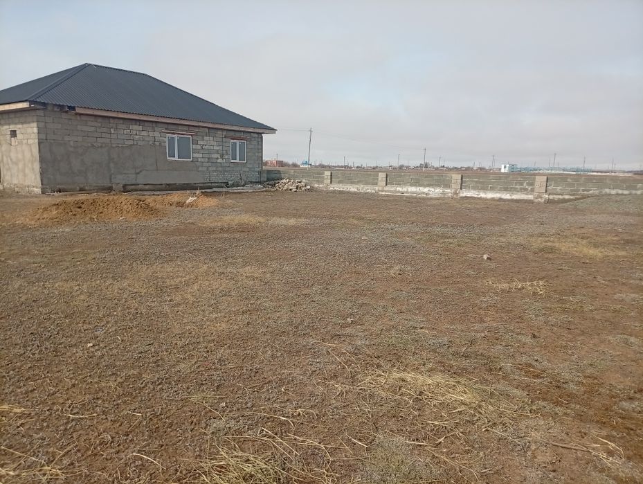 Дом в деревне чёрное .