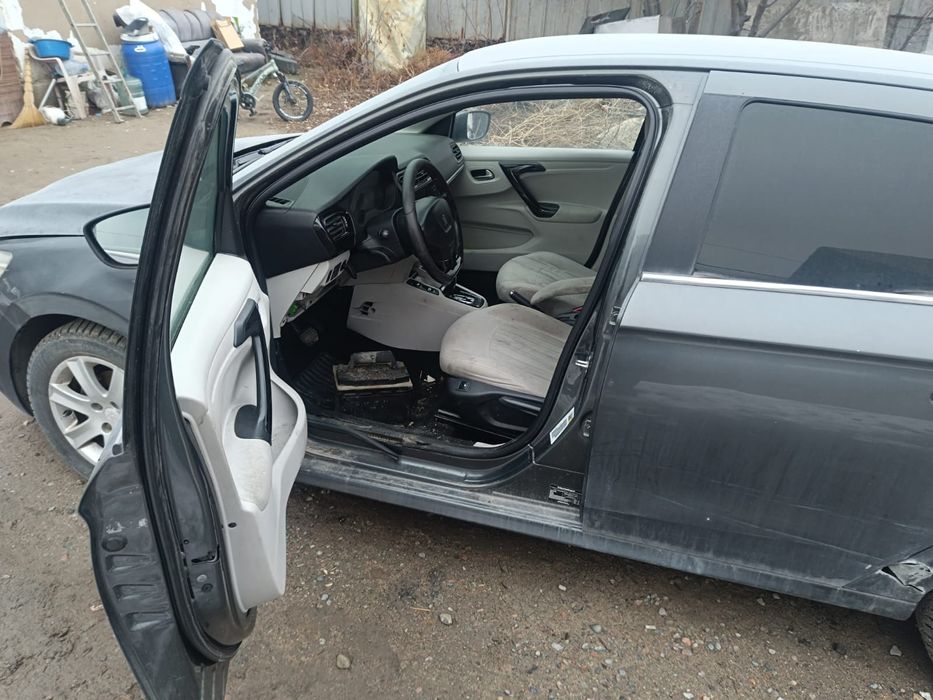 Продается авто Пежо 301