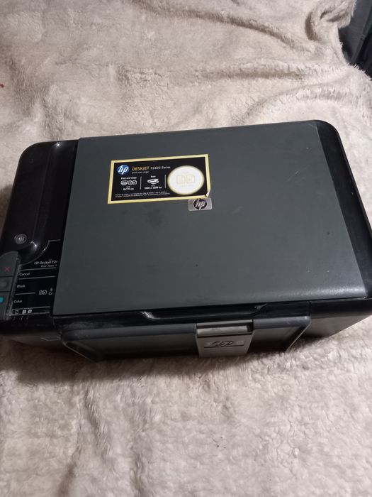 Принтер взех го от приятел работещ без захранващ кабел