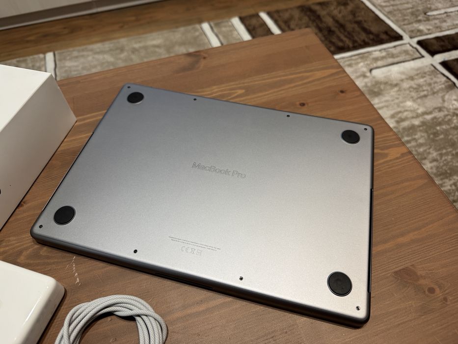 Apple MacBook Pro 14, M1 Pro 16GB Ram, 512 GB SSD, la cutie