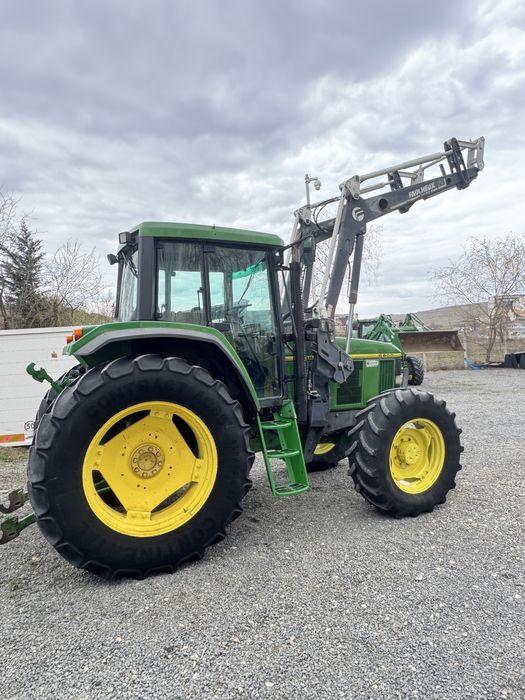 John Deere. 6800 cu incarcator frontal