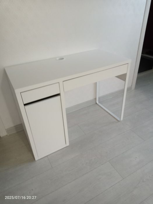 Стол письменный,парта