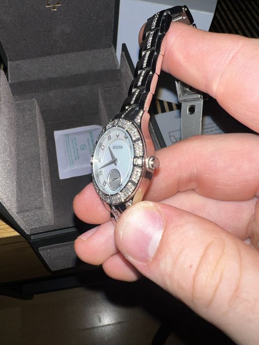Дамски часовник Bulova чисто нов