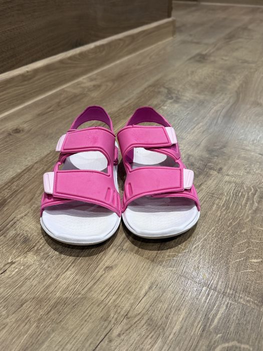 Продавам детски сандали ADIDAS
