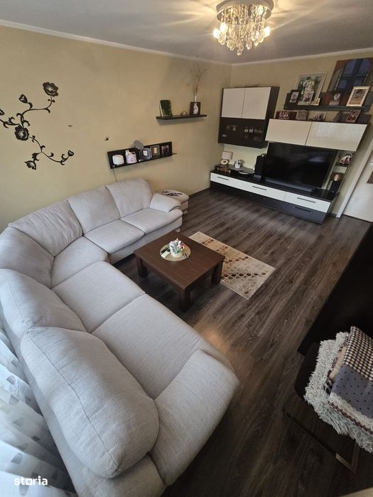 Poziție excelentă! Apartament cu 4 camere, etaj 3 – Piața 25 Octombrie