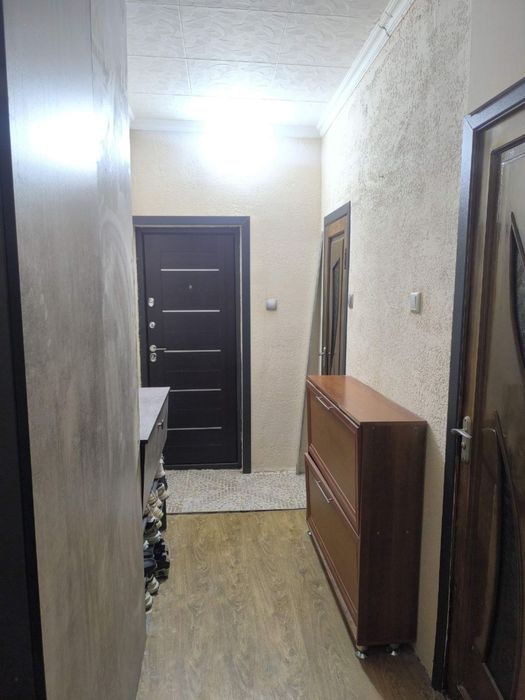 Продается квартира 1 комнатна переделаная в 2х 5я-станция метро