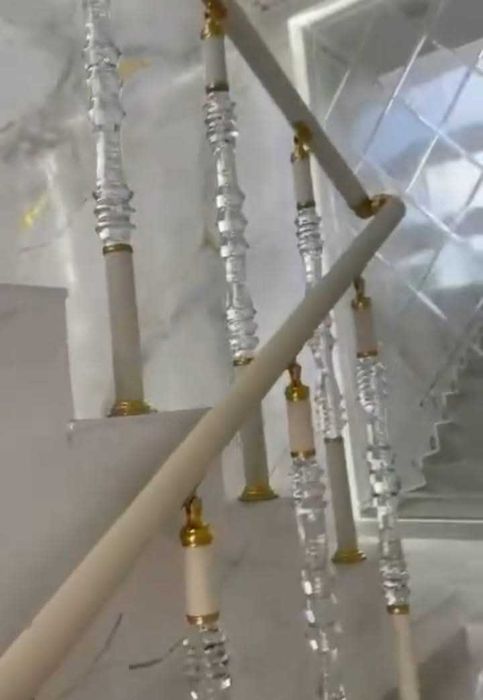 Алуминиеви парапети с кристални колонки