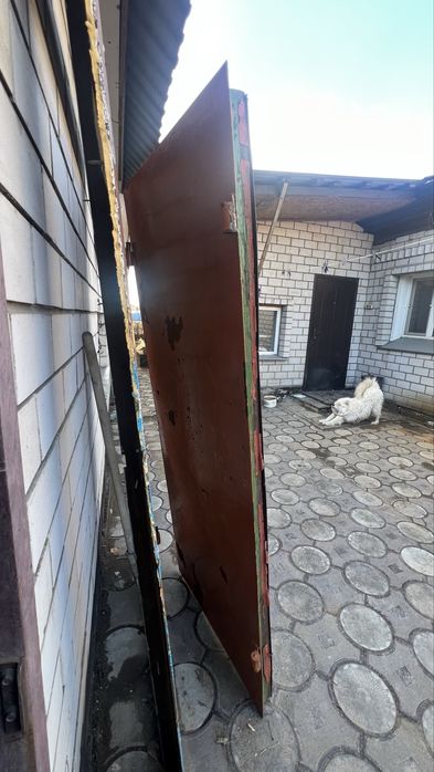 продам железную дверь
