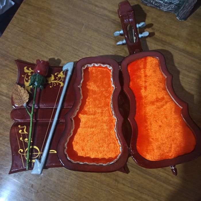 Шкатулка из дерева