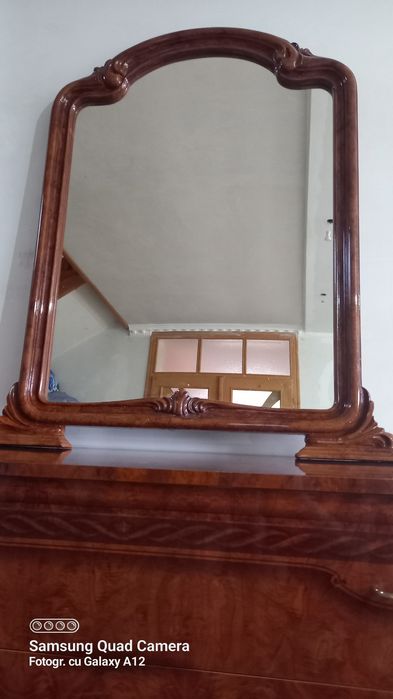 Comodă nuc ,cu oglindă