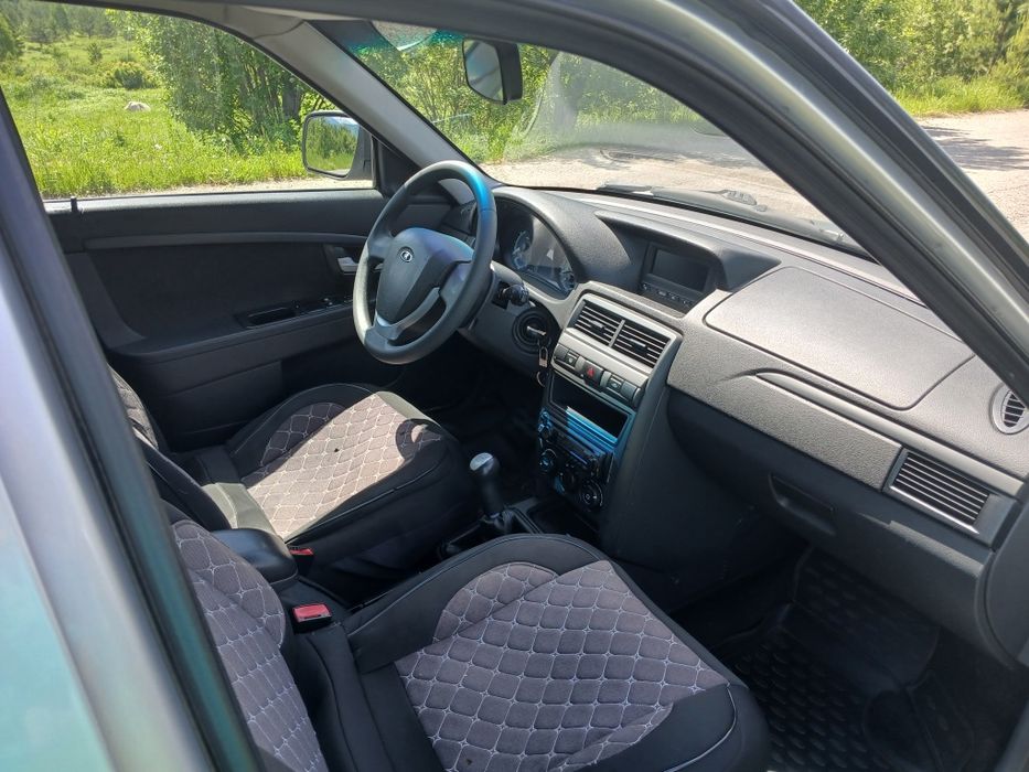 Продам приору седан