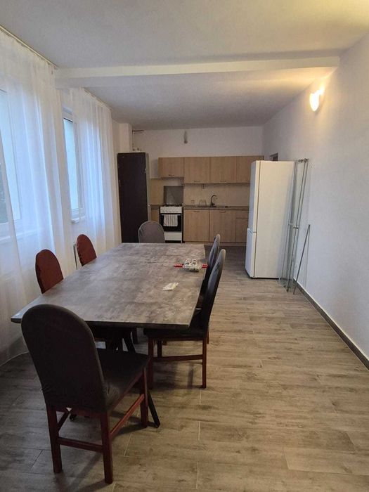 Inchiriez apartament cu 3 camere, bloc nou, zona centrala + loc de parcare