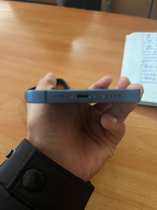 Продам iPhone 13