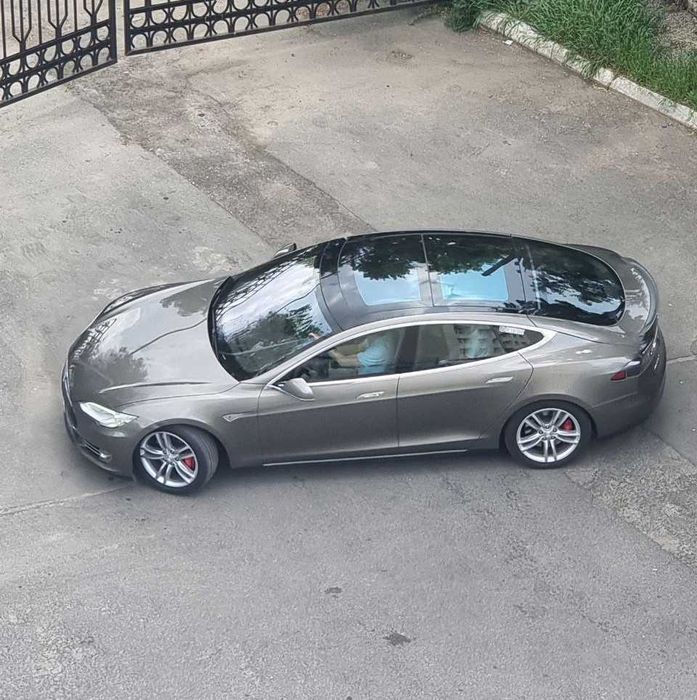 Tesla Model S 2015 Performance