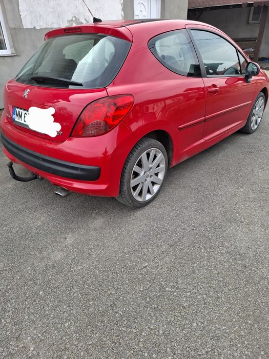 Vând Peugeot 207. 1.6 hdi