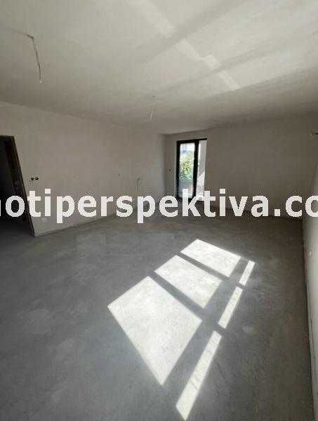 Продава се Тристаен апартамент в Пловдив, Христо Смирненски - 120 кв.м за 1125 €/кв.м - Снимка #3