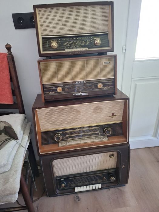 Vand radio vechi