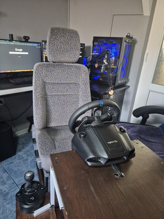 Volan Gaming Logitech Driving Force G29 + Shifter + suport de lemn cu scaun de Iveco.