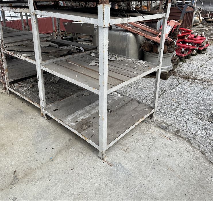 Стилажи на три етажа модулни