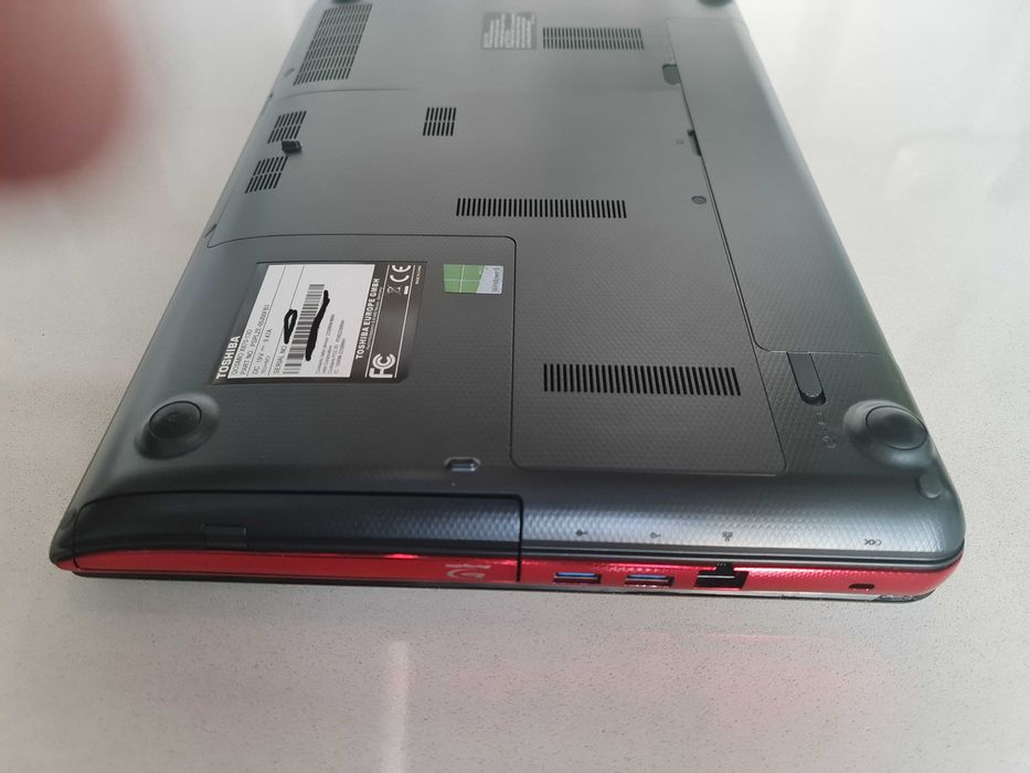 Лаптоп 3D Toshiba Qosmio X870