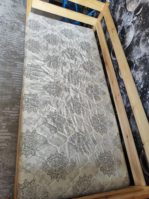 Кровать детская с матрасом