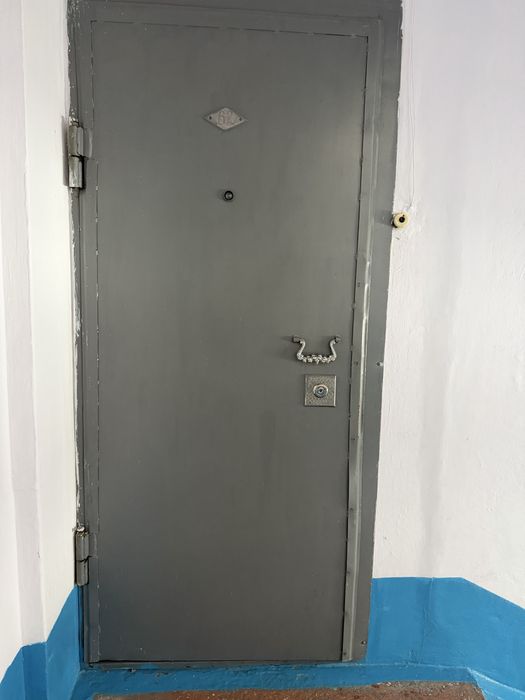 Продам входную дверь