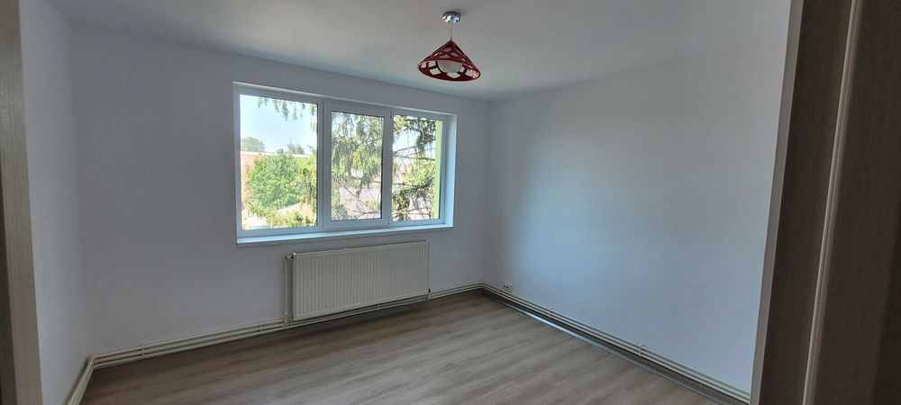 Vand apartament 3 camere Zona V-uri