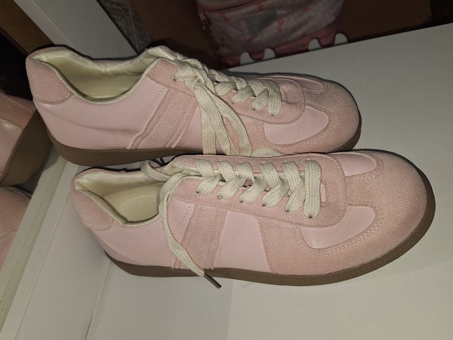 Кросовки розовые 39