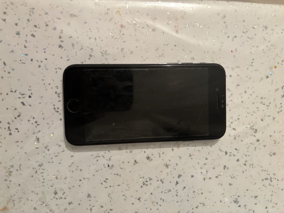 Обмен iphone se20 128gb