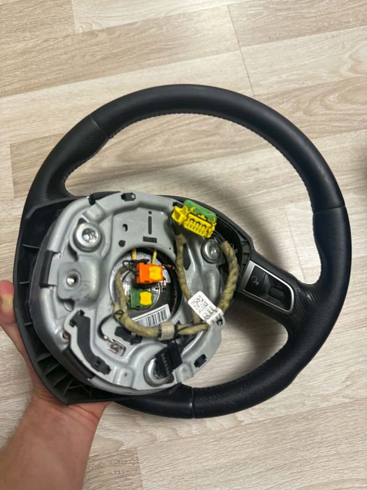 Vând volan Audi A4 B8