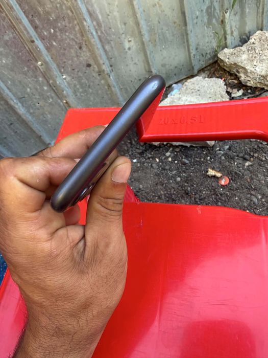 Vand iphone 11  ….