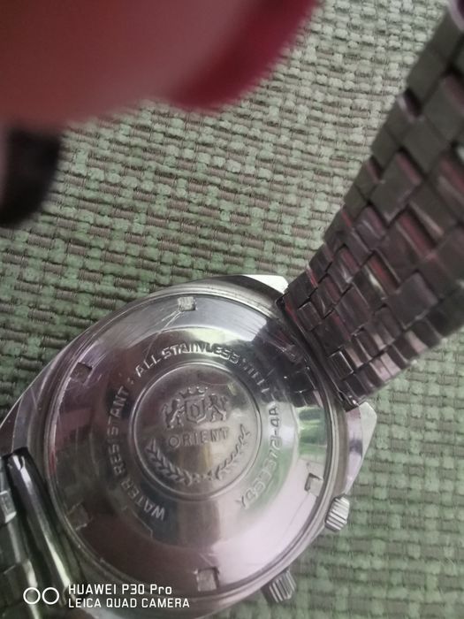 Продавам часовници orient