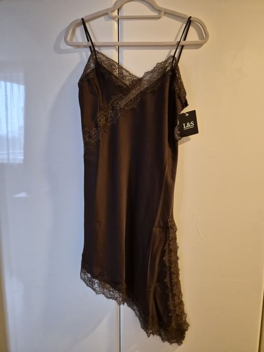 Комплект сатенена рокля с пуловер или жилетка