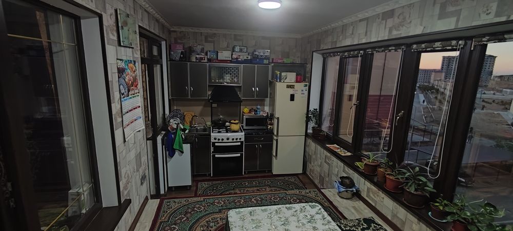 Зарафшон шахри. 3-хоналик квартира 4-хоналик килинган.