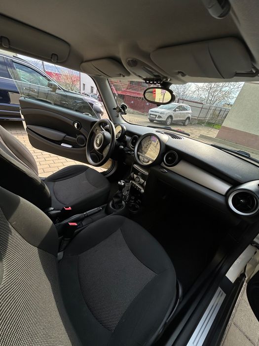 Mașină-Mini cooper