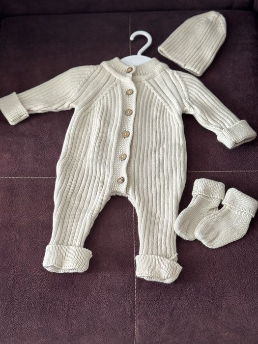 Комбинезон вязанный для малышей