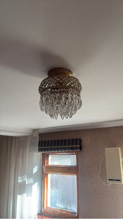 Две хоустальные люстры