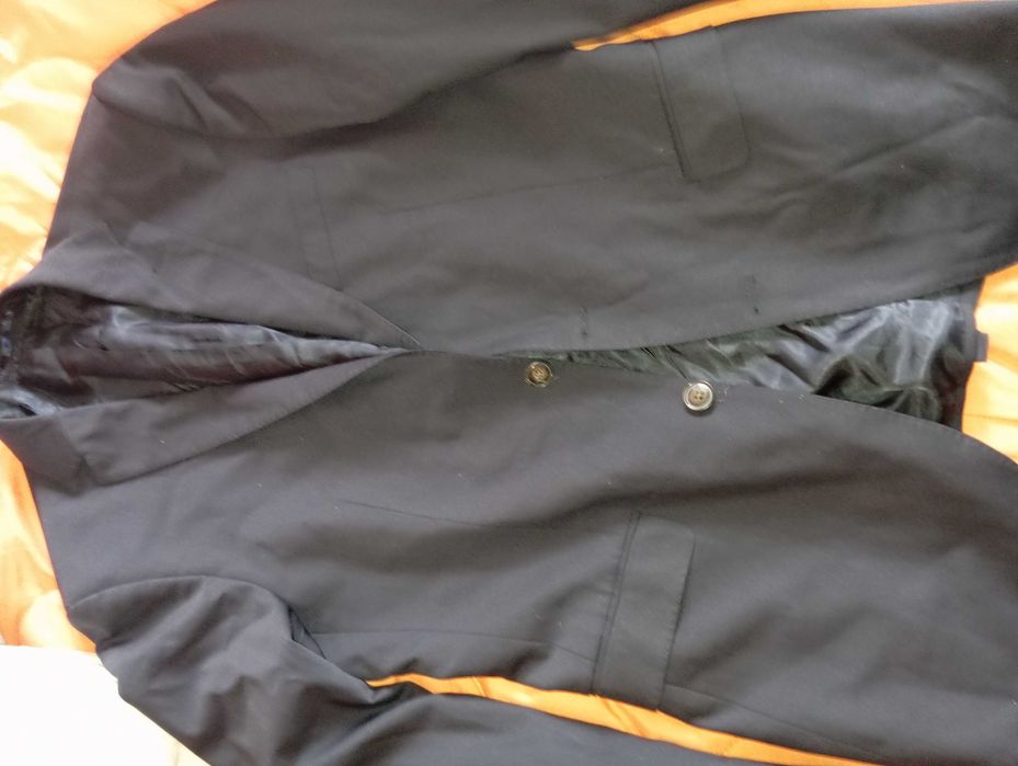 Продавам костюм за Аботюриент