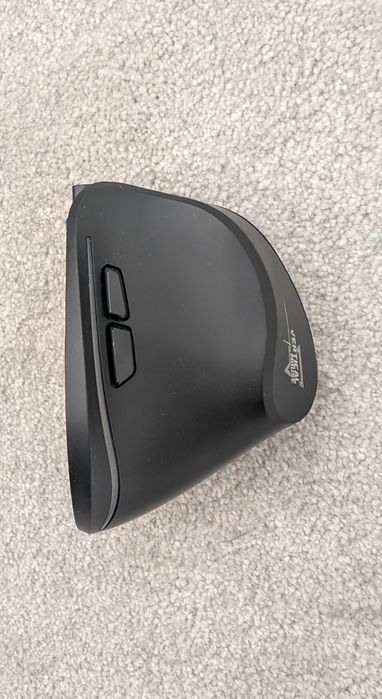 Вертикална мишка за компютър