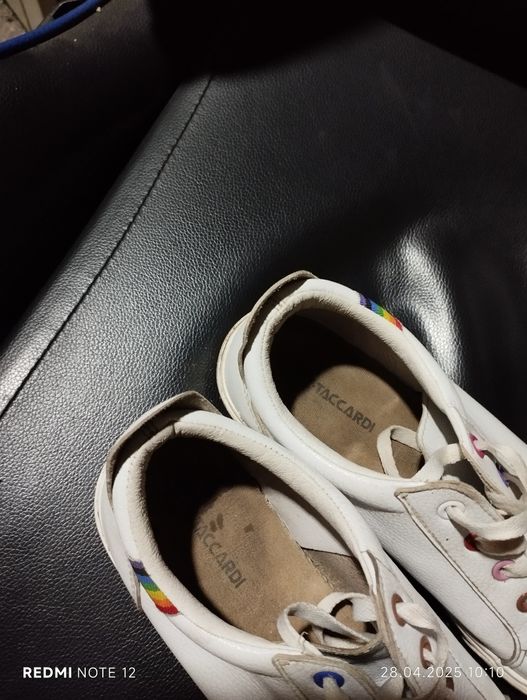 Продам кроссовки, женские